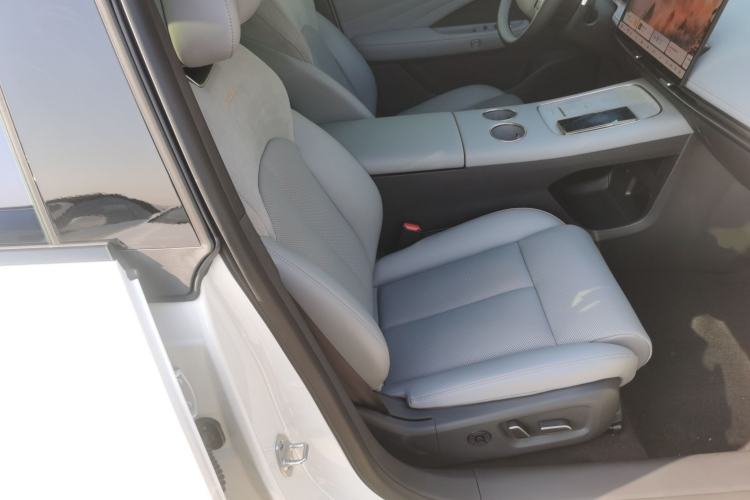 Used Nissan N7 2025 510 Pro Right Front Seat