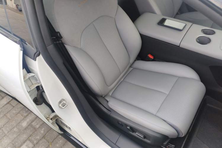 Used Nissan N7 2025 625 Pro Right Front Seat
