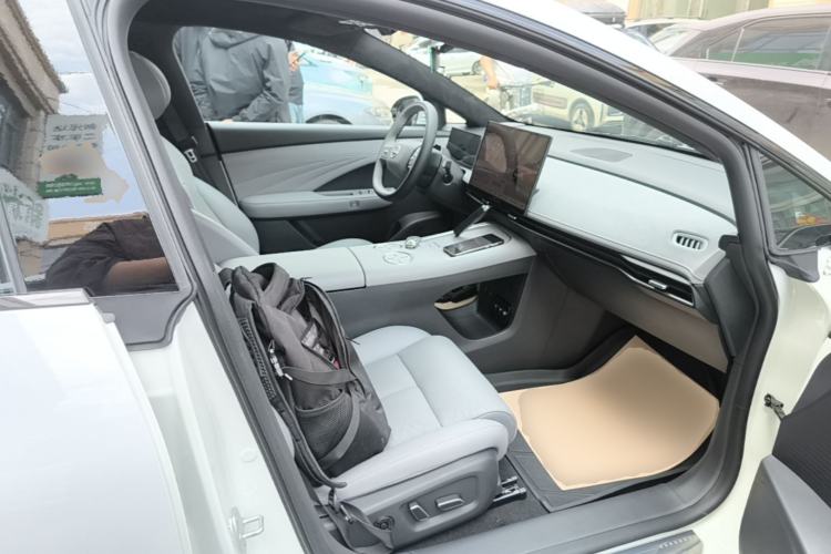 Used Nissan N7 2025 510 Max Right Front Seat