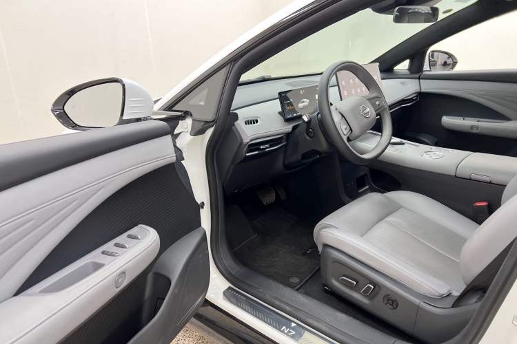 Used Nissan N7 2025 510 Max Right Front Seat