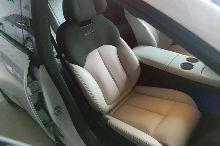 Used Nissan N7 2025 510 Pro Right Front Seat