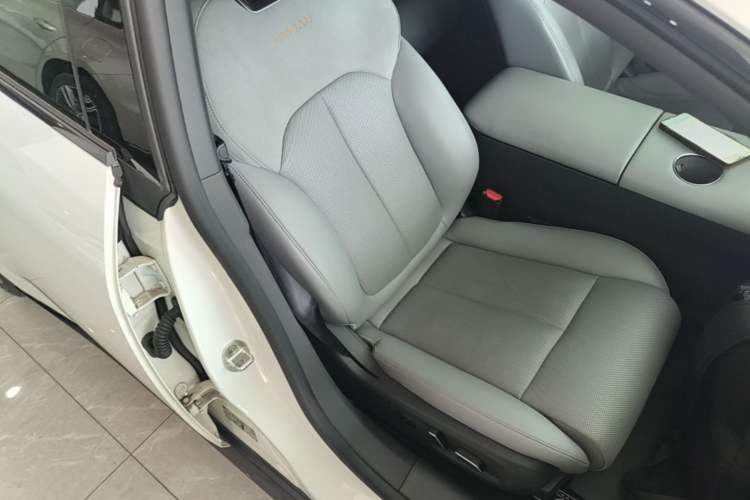 Used Nissan N7 2025 510 Max Right Front Seat