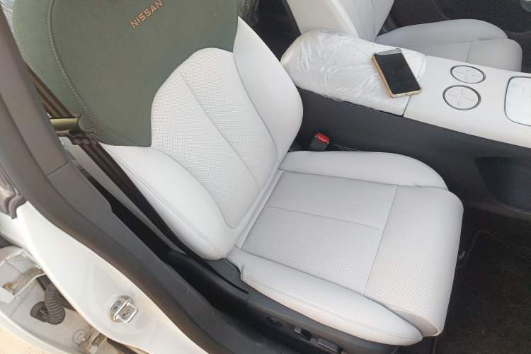 Used Nissan N7 2025 510 Max Right Front Seat
