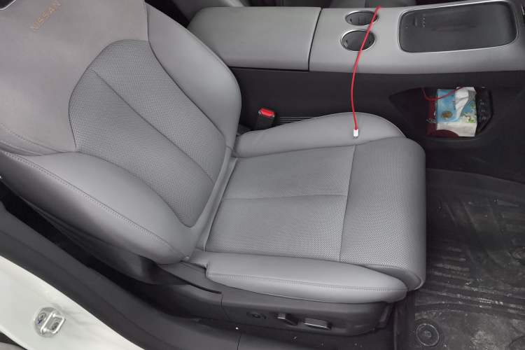 Used Nissan N7 2025 625 Max Right Front Seat