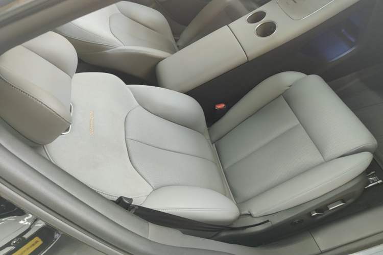 Used Nissan N7 2025 510 Max Right Front Seat
