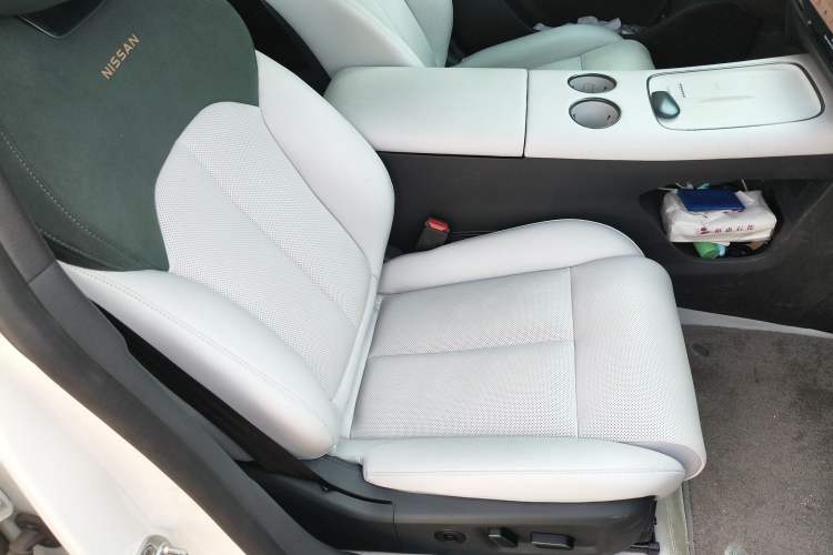 Used Nissan N7 2025 510 Max Right Front Seat