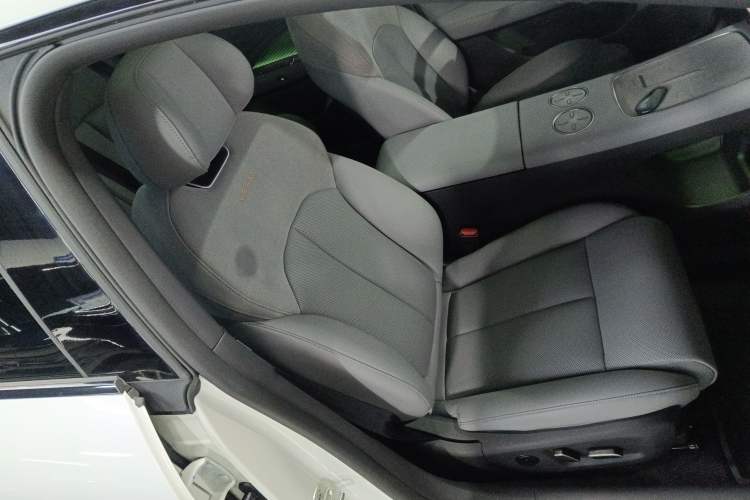 Used Nissan N7 2025 510 Max Right Front Seat