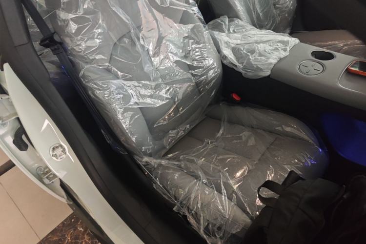 Used Nissan N7 2025 510 Pro Right Front Seat