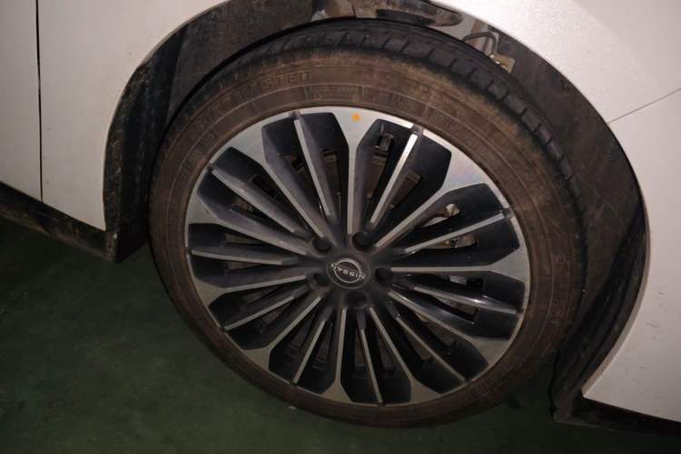 Used Nissan N7 2025 510 Pro Right Front Wheel Hub