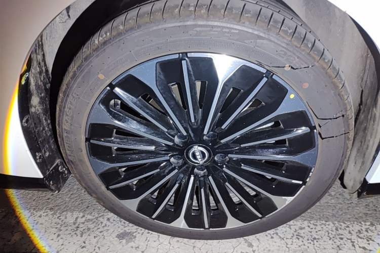 Used Nissan N7 2025 625 Max Right Front Wheel Hub