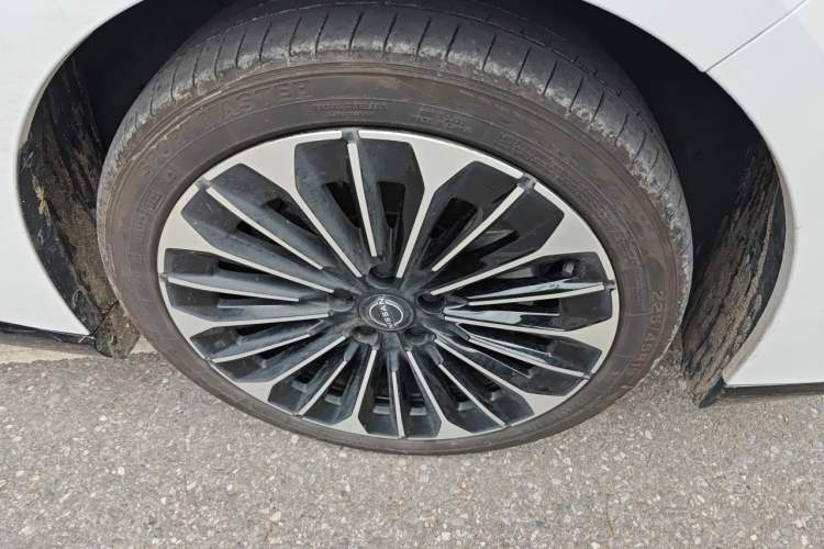 Used Nissan N7 2025 625 Pro Right Front Wheel Hub