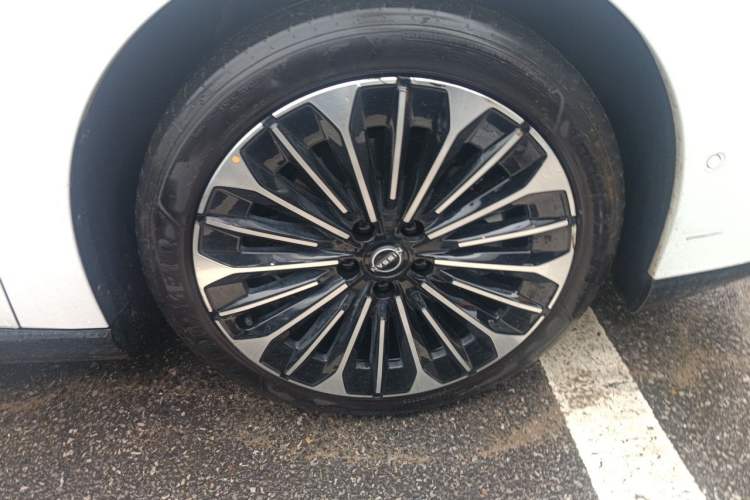 Used Nissan N7 2025 625 Max Right Front Wheel Hub