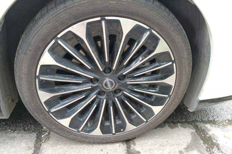 Used Nissan N7 2025 510 Pro Right Front Wheel Hub