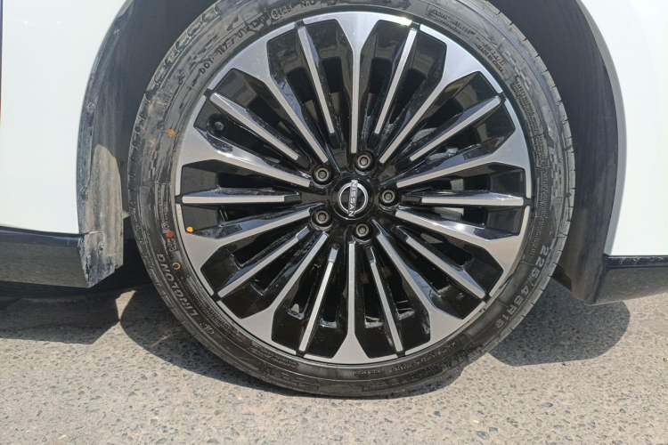 Used Nissan N7 2025 625 Pro Right Front Wheel Hub