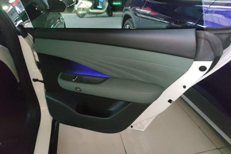 Used Nissan N7 2025 510 Pro Right Rear Door Interior