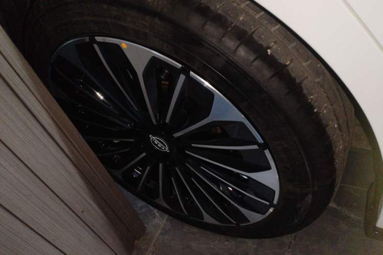 Used Nissan N7 2025 510 Max Right Rear Wheel Hub