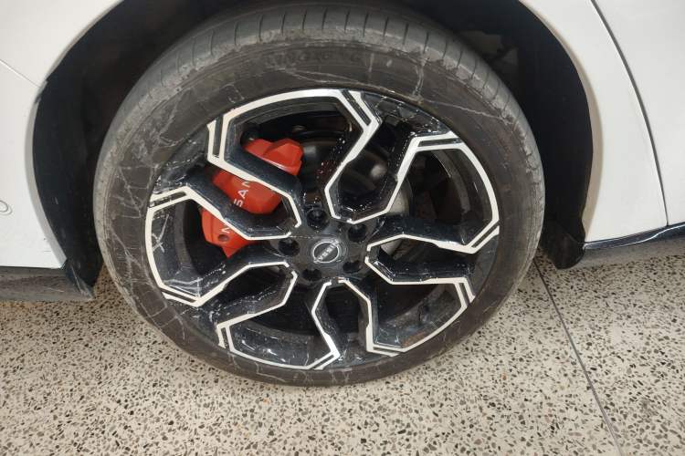 Used Nissan N7 2025 510 Max Right Rear Wheel Hub