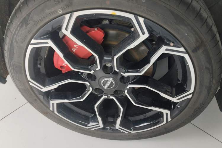 Used Nissan N7 2025 510 Max Right Rear Wheel Hub