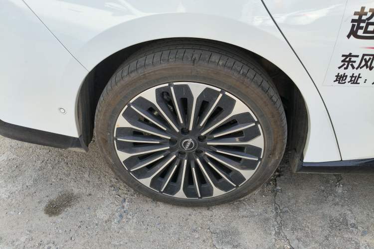 Used Nissan N7 2025 510 Max Right Rear Wheel Hub