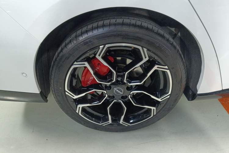 Used Nissan N7 2025 510 Max Right Rear Wheel Hub