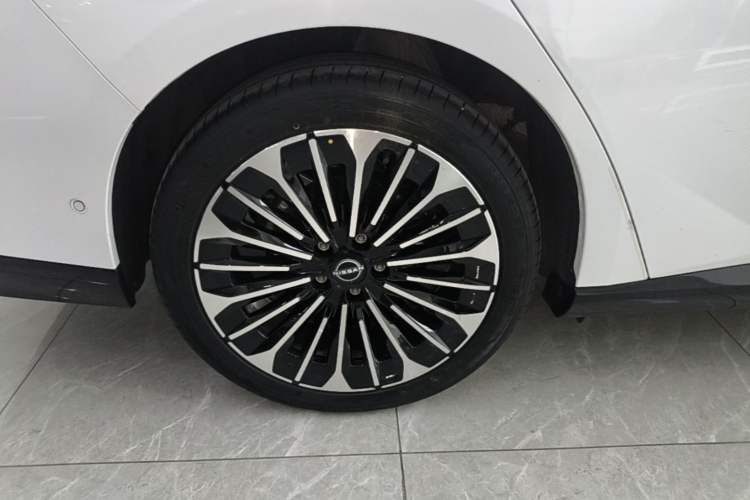 Used Nissan N7 2025 510 Max Right Rear Wheel Hub