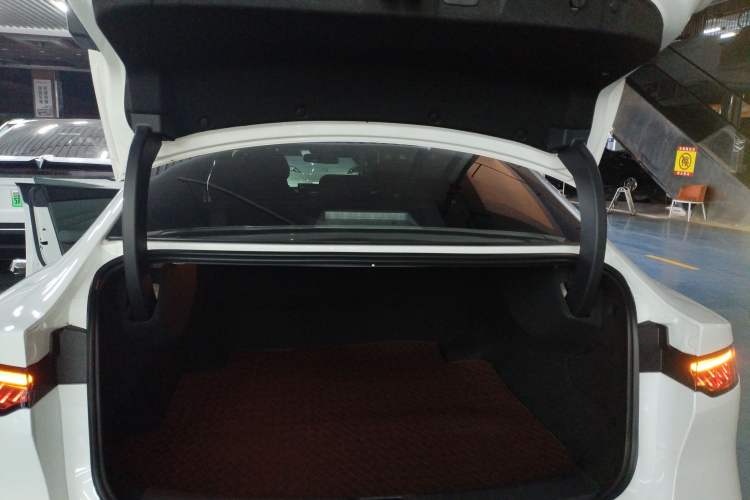 Used Nissan N7 2025 510 Max Trunk