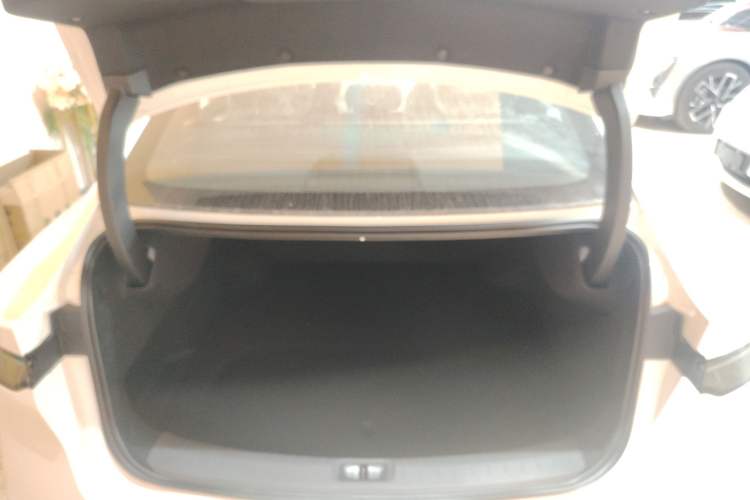 Used Nissan N7 2025 510 Max Trunk