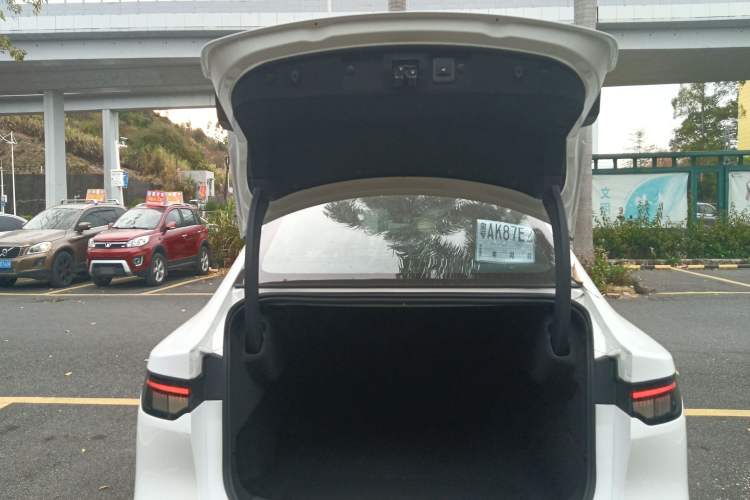 Used Nissan N7 2025 625 Pro Trunk