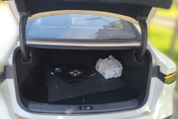 Used Nissan N7 2025 510 Max Trunk