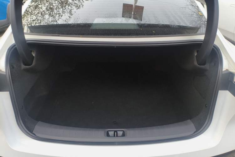 Used Nissan N7 2025 625 Pro Trunk
