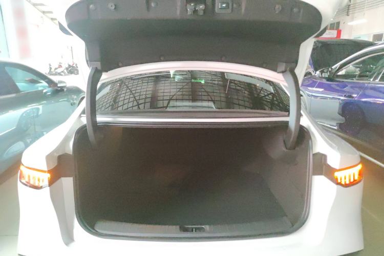 Used Nissan N7 2025 510 Pro Trunk