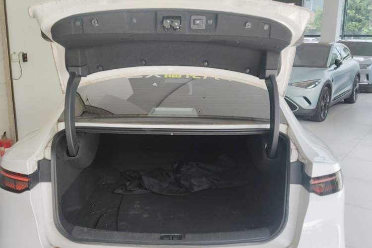 Used Nissan N7 2025 510 Max Trunk