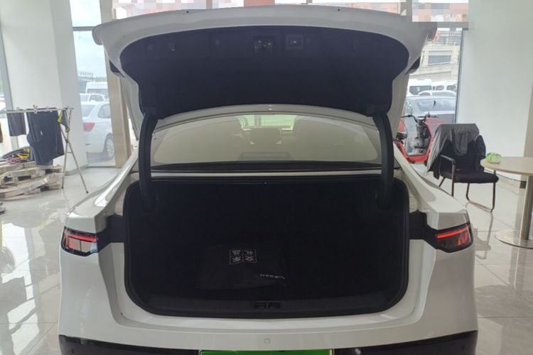 Used Nissan N7 2025 510 Max Trunk
