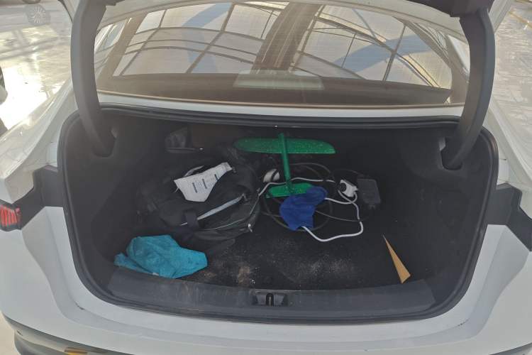 Used Nissan N7 2025 510 Max Trunk