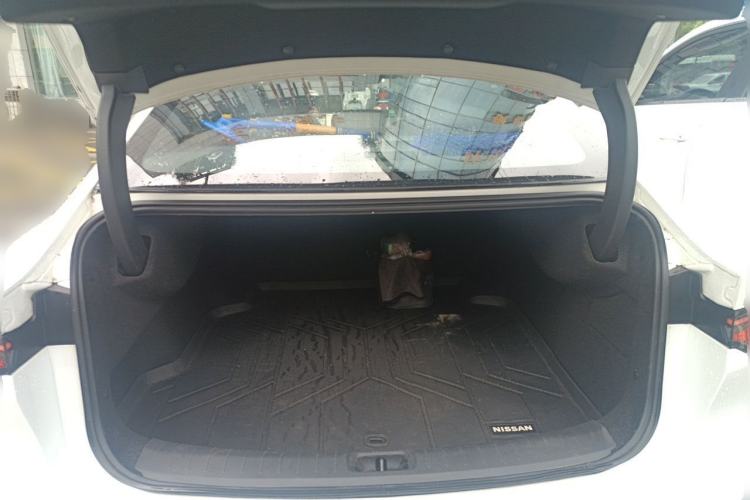 Used Nissan N7 2025 625 Max Trunk