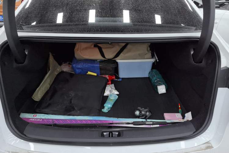 Used Nissan N7 2025 625 Max Trunk