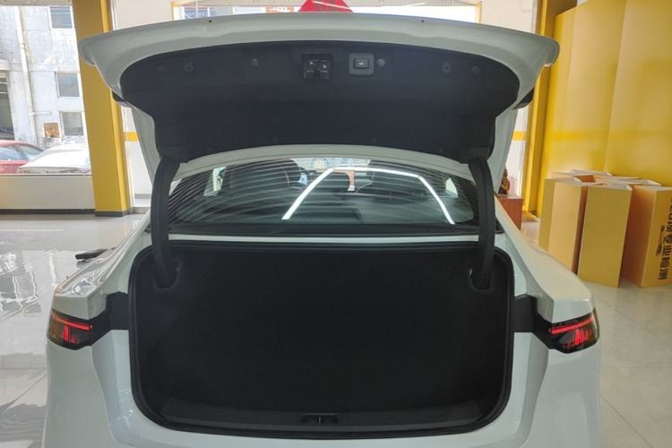 Used Nissan N7 2025 510 Max Trunk