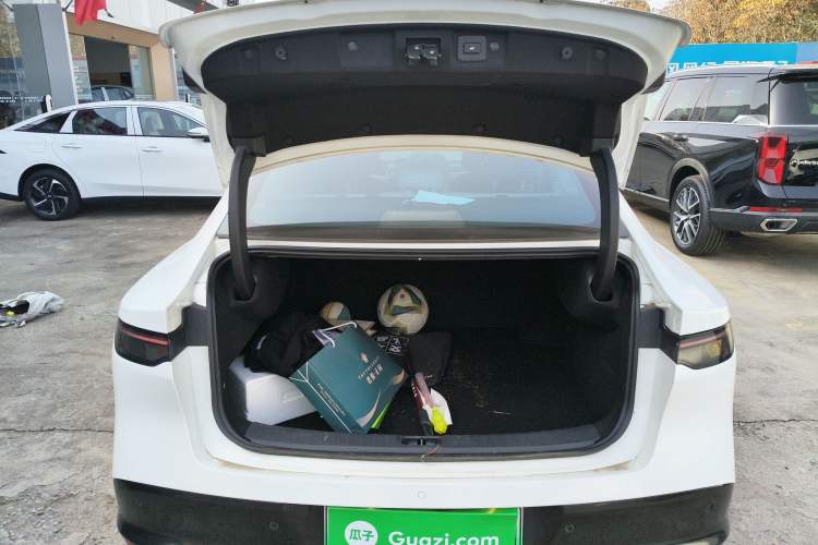 Used Nissan N7 2025 510 Max Trunk
