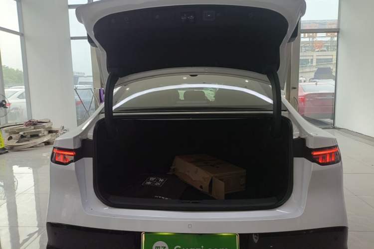Used Nissan N7 2025 510 Max Trunk