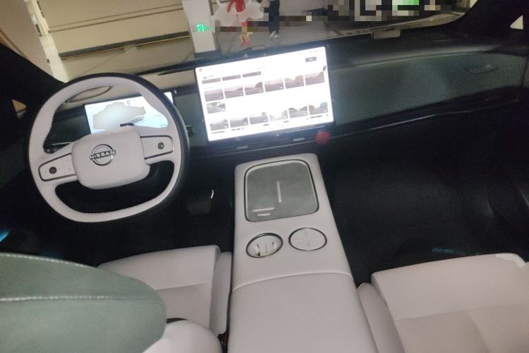 Used Nissan N7 2025 510 Max Center Console