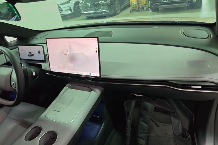 Used Nissan N7 2025 510 Max Center Console