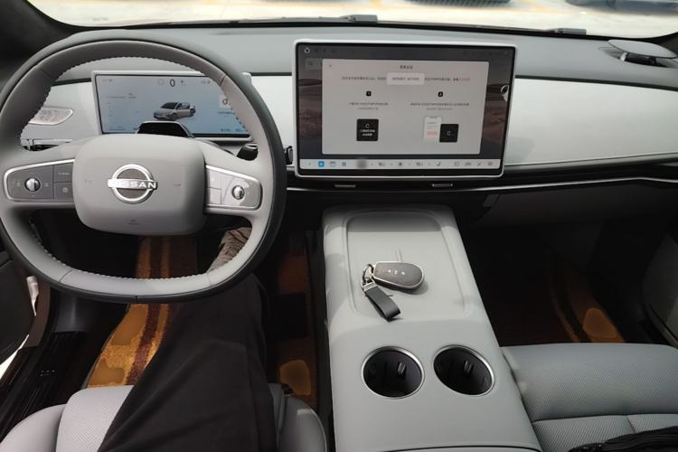 Used Nissan N7 2025 510 Max Center Console