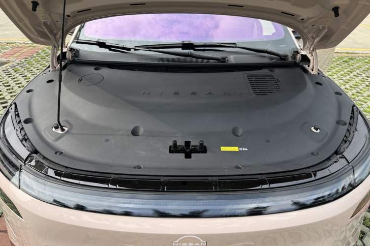 Used Nissan N7 2025 510 Max Engine Bay
