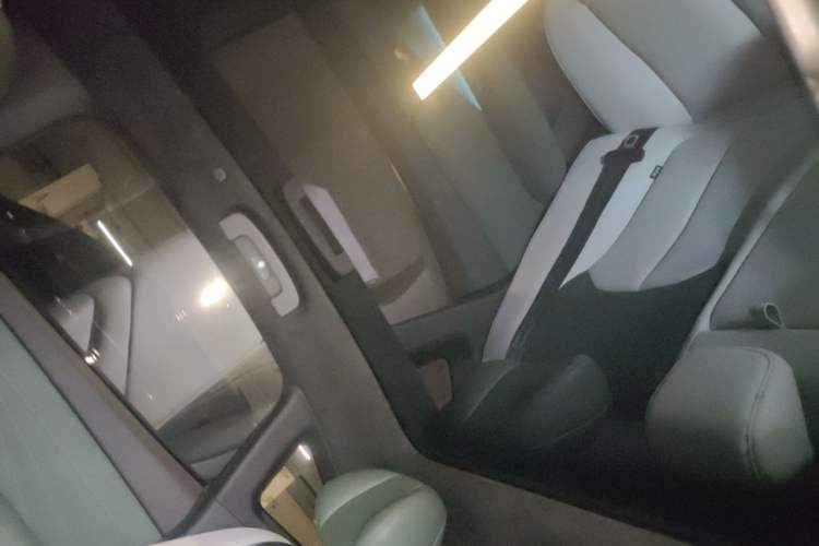 Used Nissan N7 2025 510 Max Headliner