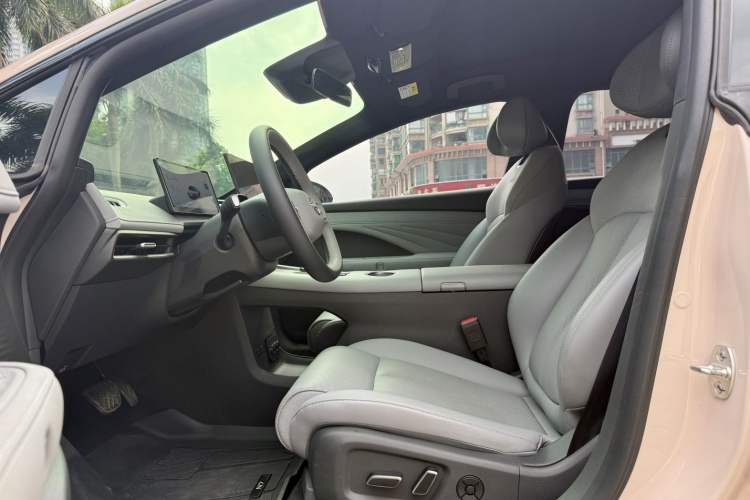 Used Nissan N7 2025 510 Max Interior 5