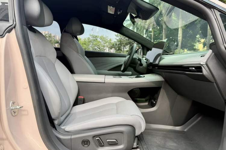 Used Nissan N7 2025 510 Max Right Front Seat