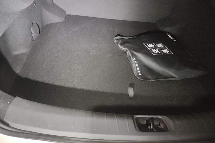 Used Nissan N7 2025 510 Max Trunk
