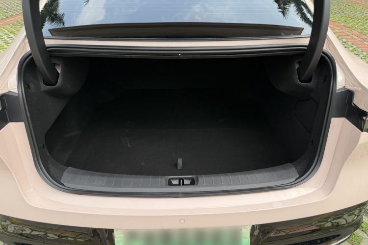 Used Nissan N7 2025 510 Max Trunk
