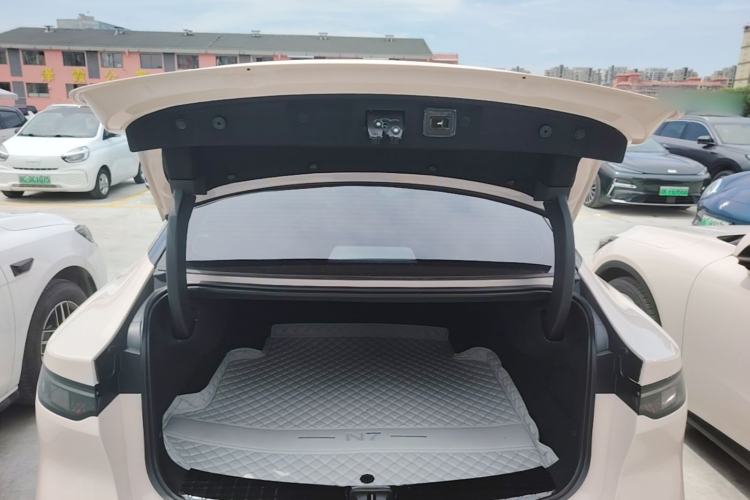 Used Nissan N7 2025 510 Max Trunk