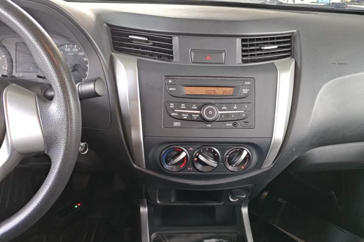 Used Nissan Navara 2017 2.5L Manual Two-Wheel Drive Standard Edition QR25 Audio And AC Panel